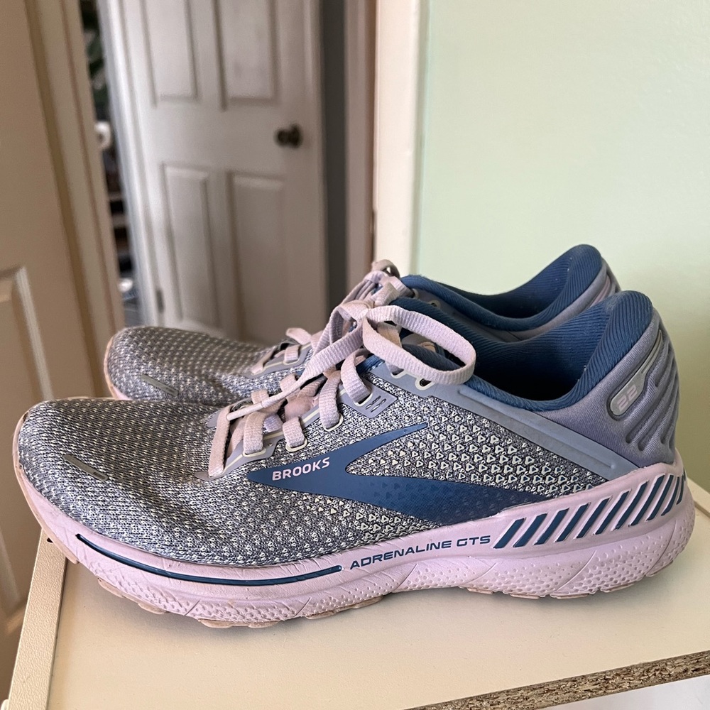 Brooks Adrenaline GTS 22 Running Shoes - Women’s 8.5 - Purple & blue